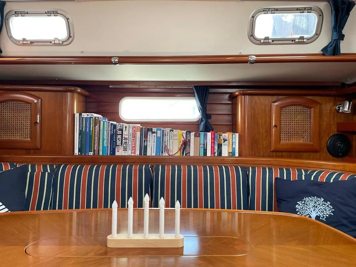 Beautiful And Comfortable Sailboat With Secure Parking Available Hotel Barcellona