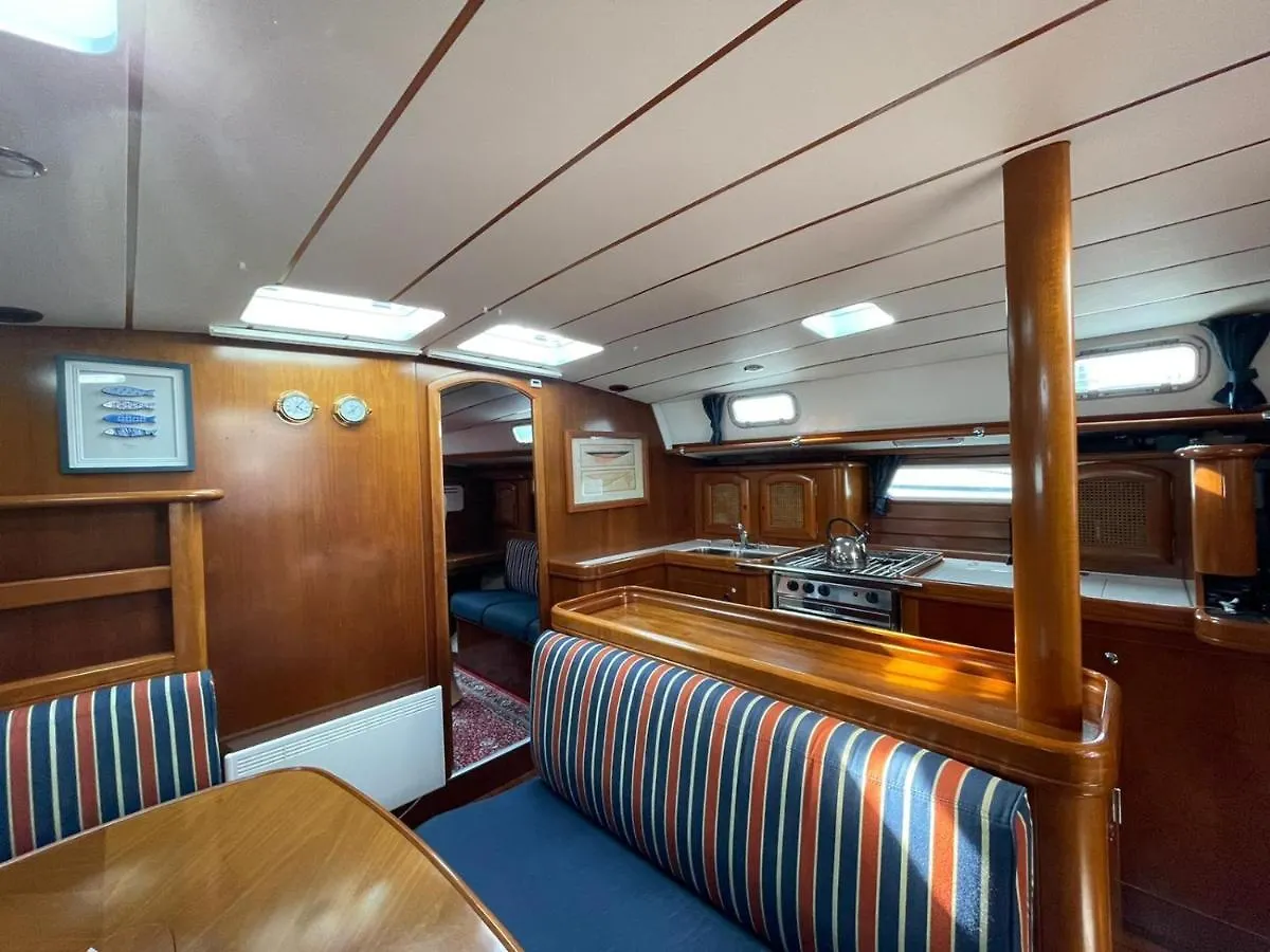Hotel Beautiful And Comfortable Sailboat With Secure Parking Available Barcelona 0*,  Hiszpania