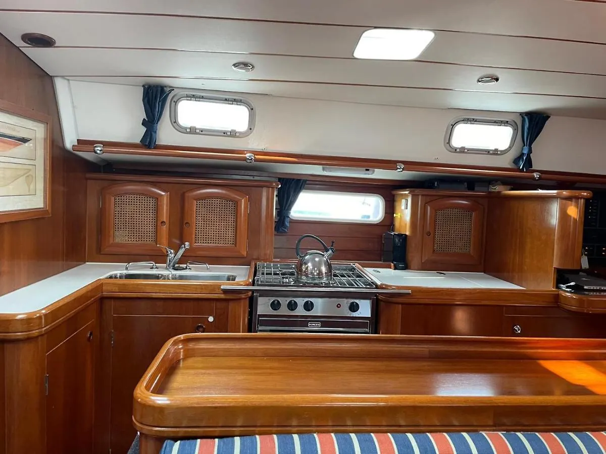 Hotel Beautiful And Comfortable Sailboat With Secure Parking Available Barcelona Hotel na wodzie